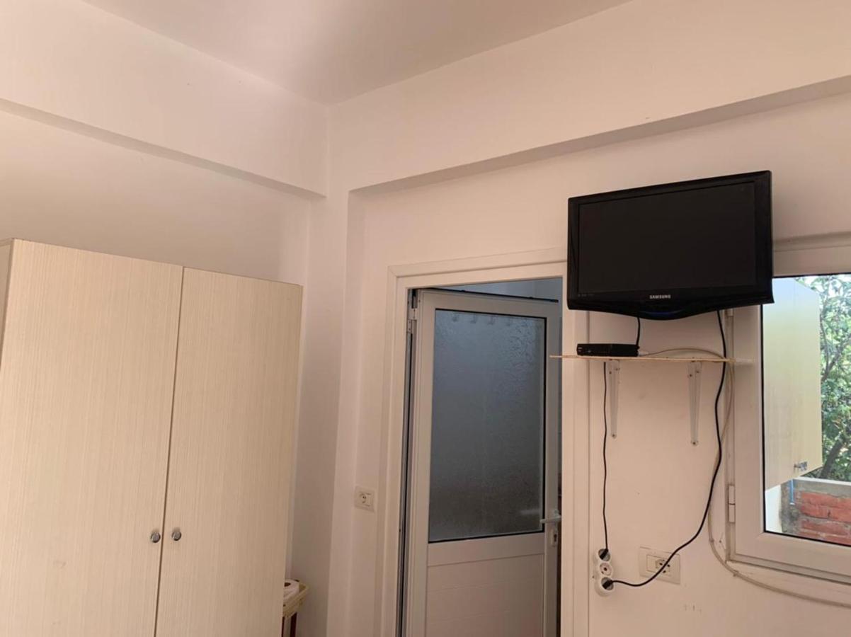 Отель Denaj House Химара Экстерьер фото